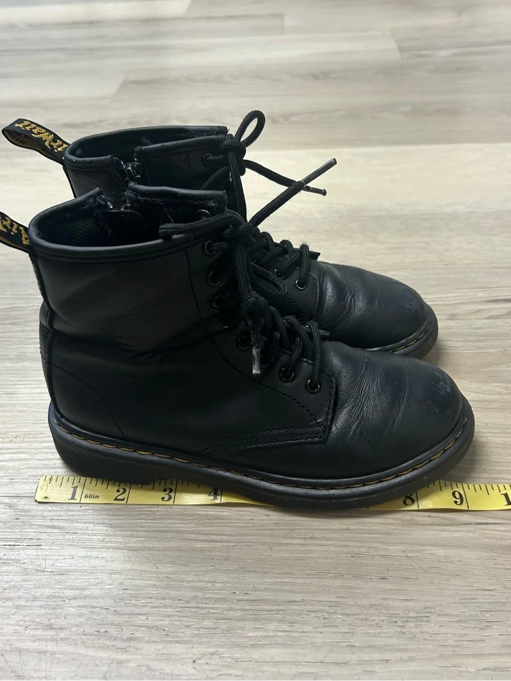 Dr. Doc Boots Martens Youth Kids Sz 2 Black Leather Lace Up Classic Unisex 1460